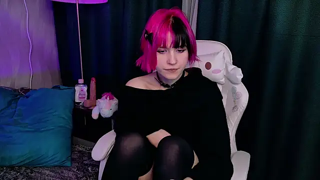 Snapshot of KikiMoor chatting on 10/23/25, 09:19 KikiMoor online show from 10/23/25, 09:19