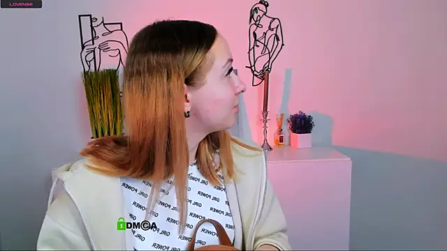 mila glow1 online show from 10/18/25, 07:16