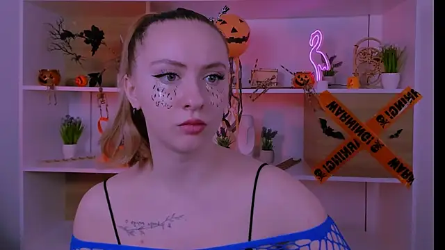 mila glow1 online show from 11/02/25, 09:25