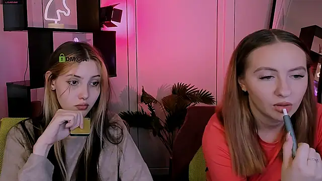 mila glow1 online show from 11/05/25, 12:52