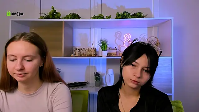 mila glow1 online show from 10/05/25, 08:38