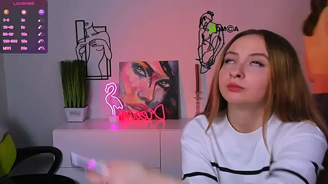 mila glow1 online show from 10/17/25, 07:26