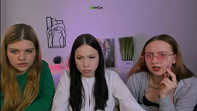 mila glow1 online show from 09/16/25, 09:21