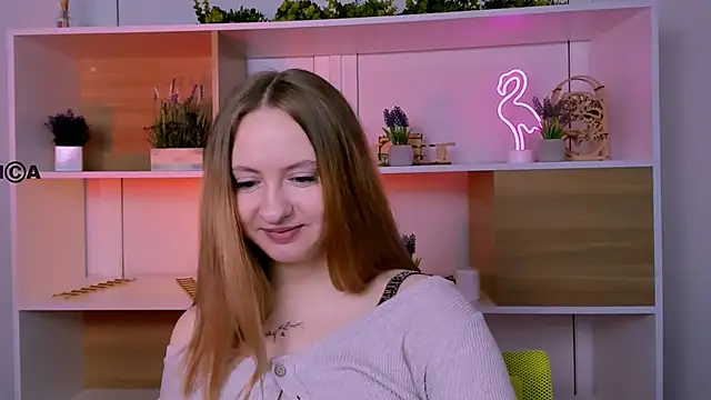 mila glow1 online show from 11/11/25, 12:33