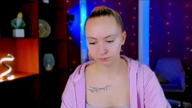 mila glow1 online show from 02/25/26, 06:13