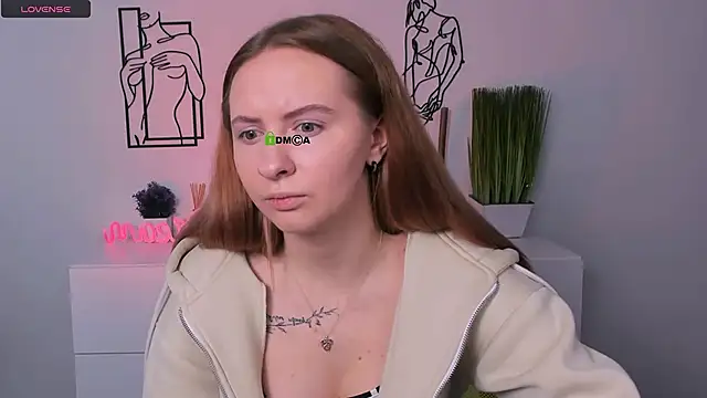 mila glow1 online show from 10/09/25, 08:48