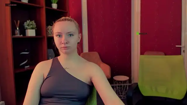 mila glow1 online show from 02/03/26, 12:32