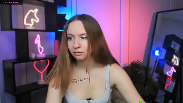 mila glow1 online show from 12/03/25, 12:26