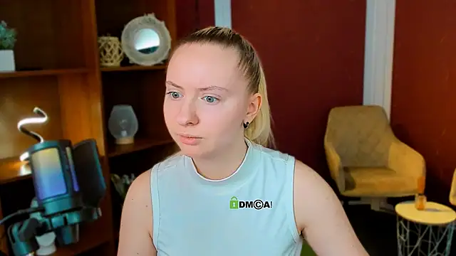 mila glow1 online show from 03/13/26, 12:54