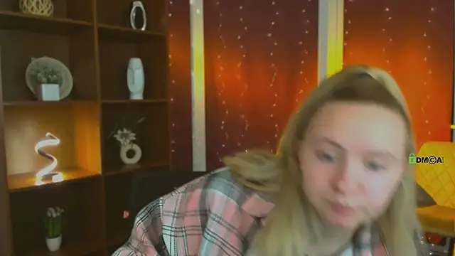 Snapshot of mila_glow1 chatting on 05/02/26, 06:46 mila glow1 online show from 05/02/26, 06:46