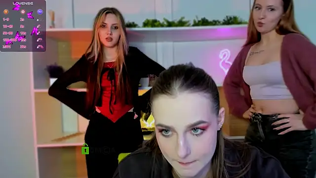 mila glow1 online show from 11/12/25, 12:53