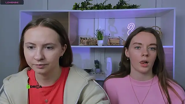 mila glow1 online show from 10/10/25, 08:37