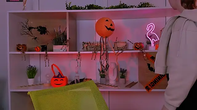 mila glow1 online show from 11/03/25, 05:45