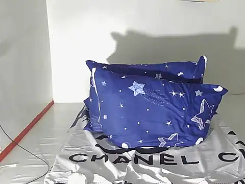 Snapshot of angelcum000 chatting on 10/28/25, 10:36 angelcum000 online show from 10/28/25, 10:36