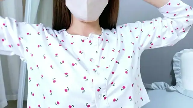 RIRI-style online show from 10/19/25, 07:44