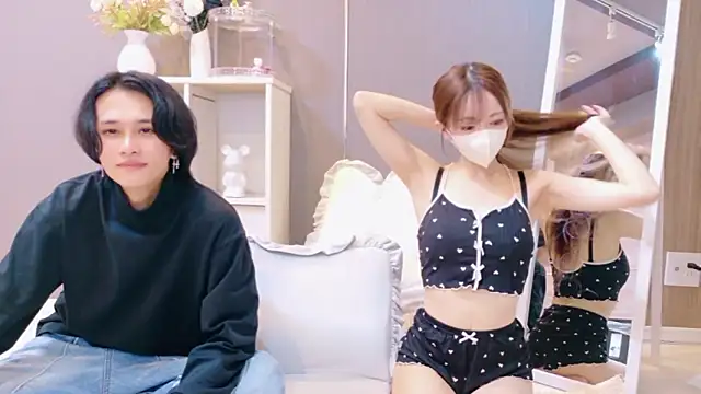 RIRI-style online show from 11/22/25, 08:35