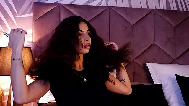 Snapshot of EvaRhea chatting on 10/15/25, 02:54 EvaRhea online show from 10/15/25, 02:54