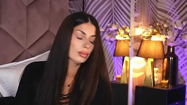 Snapshot of EvaRhea chatting on 11/24/25, 04:01 EvaRhea online show from 11/24/25, 04:01