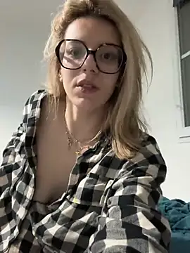 Snapshot of DouceAngela69 chatting on 02/07/26, 06:27 DouceAngela69 online show from 02/07/26, 06:27