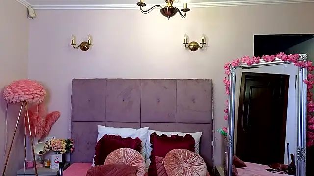 Nicole Bond online show from 03/01/26, 04:12