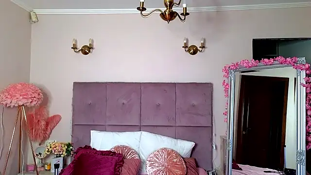 Nicole Bond online show from 02/21/26, 04:36