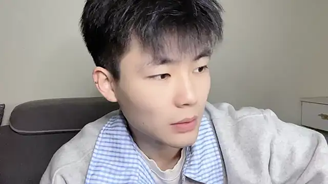 xiaoyang5200 online show from 11/12/25, 01:59