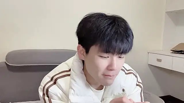 xiaoyang5200 online show from 12/18/25, 04:00