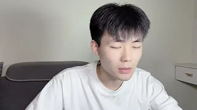 xiaoyang5200 online show from 10/31/25, 02:35