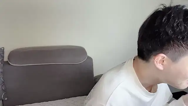 xiaoyang5200 online show from 10/21/25, 03:44