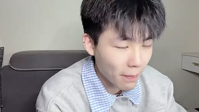 xiaoyang5200 online show from 11/23/25, 01:54