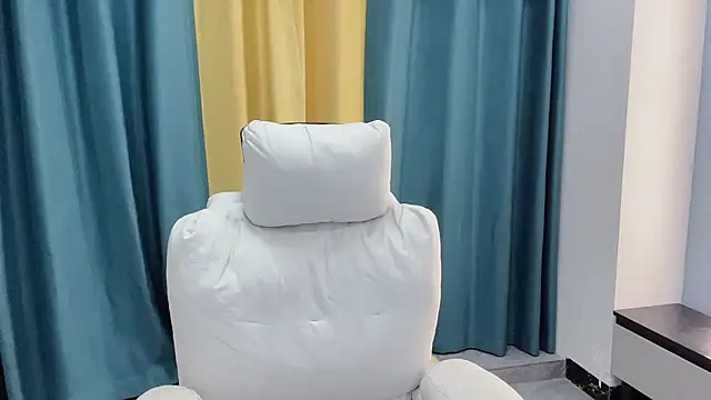 xiaoyang5200 online show from 03/18/26, 11:46