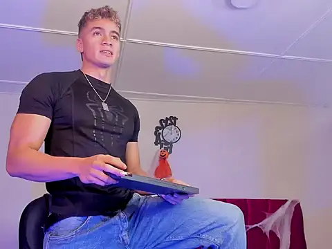 paull george online show from 10/24/25, 02:49