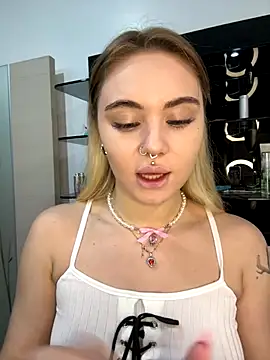 Snapshot of LunaMillie chatting on 10/26/25, 12:16 LunaMillie online show from 10/26/25, 12:16