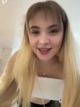 Snapshot of LunaMillie chatting on 12/05/25, 09:52 LunaMillie online show from 12/05/25, 09:52