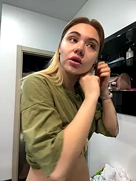 Snapshot of LunaMillie chatting on 11/08/25, 05:55 LunaMillie online show from 11/08/25, 05:55