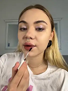Snapshot of LunaMillie chatting on 09/25/25, 04:40 LunaMillie online show from 09/25/25, 04:40