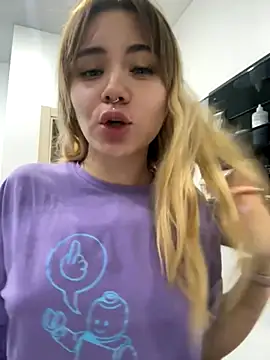 Snapshot of LunaMillie chatting on 10/25/25, 07:36 LunaMillie online show from 10/25/25, 07:36