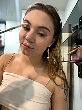 Snapshot of LunaMillie chatting on 10/27/25, 09:10 LunaMillie online show from 10/27/25, 09:10