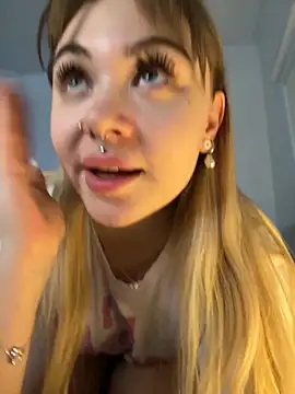 Snapshot of LunaMillie chatting on 11/30/25, 12:50 LunaMillie online show from 11/30/25, 12:50