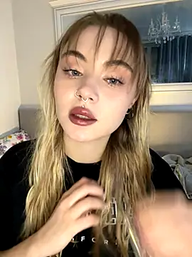 Snapshot of LunaMillie chatting on 11/09/25, 01:37 LunaMillie online show from 11/09/25, 01:37