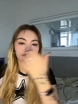 Snapshot of LunaMillie chatting on 11/26/25, 08:58 LunaMillie online show from 11/26/25, 08:58