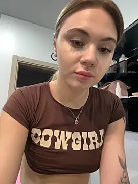 Snapshot of LunaMillie chatting on 10/20/25, 08:37 LunaMillie online show from 10/20/25, 08:37