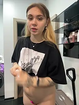 Snapshot of LunaMillie chatting on 12/02/25, 09:44 LunaMillie online show from 12/02/25, 09:44