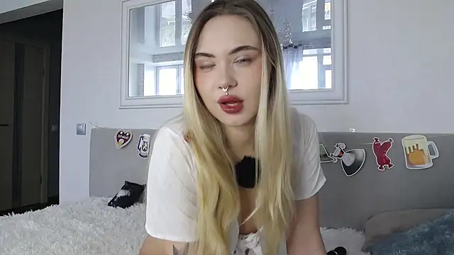 Snapshot of LunaMillie chatting on 09/23/25, 05:36 LunaMillie online show from 09/23/25, 05:36