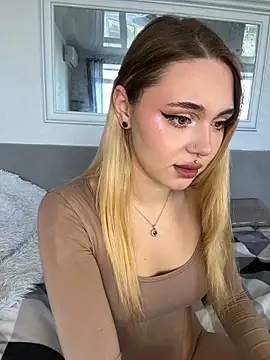 Snapshot of LunaMillie chatting on 09/16/25, 08:37 LunaMillie online show from 09/16/25, 08:37