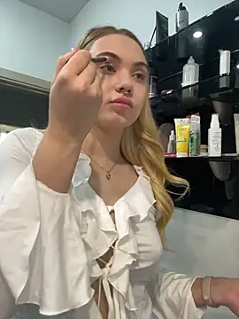 Snapshot of LunaMillie chatting on 09/19/25, 05:00 LunaMillie online show from 09/19/25, 05:00