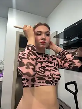 Snapshot of LunaMillie chatting on 11/11/25, 09:15 LunaMillie online show from 11/11/25, 09:15