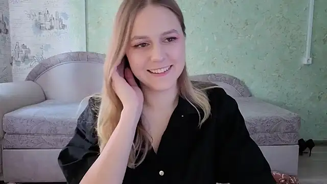 Snapshot of ShyMistery chatting on 10/14/25, 08:48 ShyMistery online show from 10/14/25, 08:48