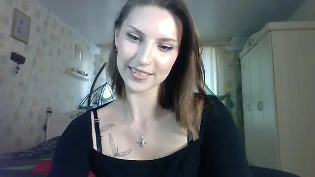 Snapshot of RuxaShade chatting on 09/29/25, 12:22 RuxaShade online show from 09/29/25, 12:22