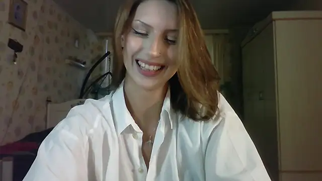 Snapshot of RuxaShade chatting on 10/14/25, 11:22 RuxaShade online show from 10/14/25, 11:22